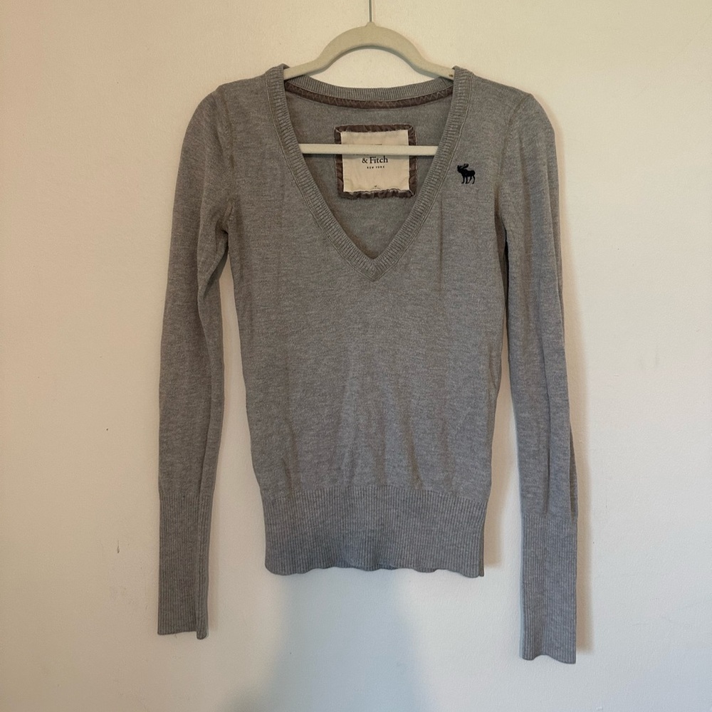 Abercrombie & Fitch Gray V-Neck Top